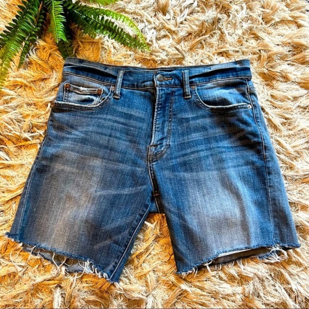 Lucky Brand cutoff blue jean shorts 32